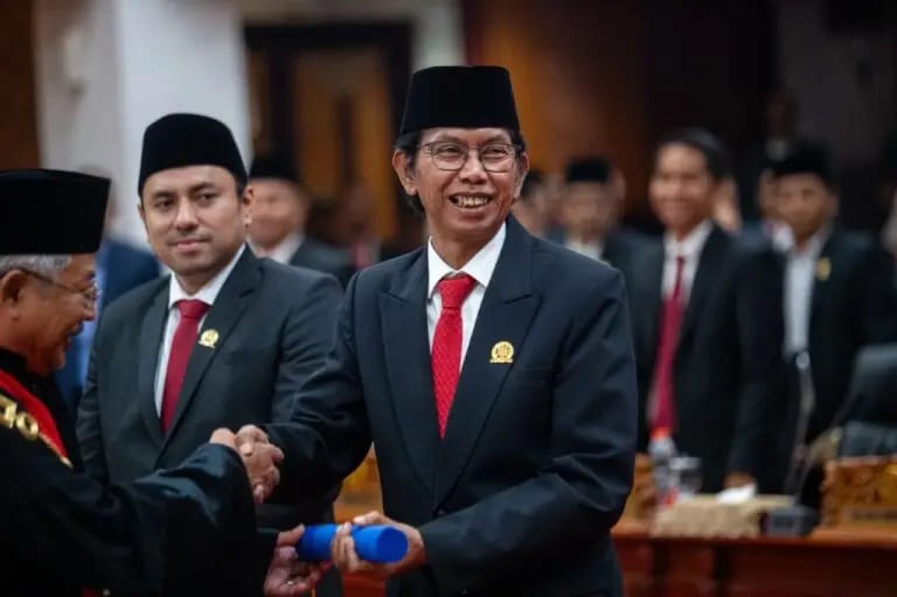 Adi Sutarwijono Berpulang, Duka Mendalam Selimuti DPRD Surabaya ‎