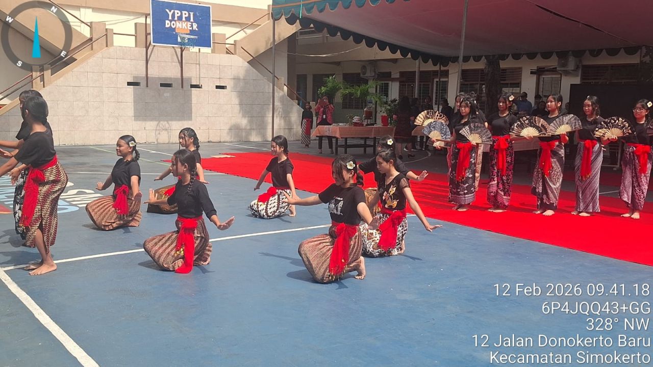 SMP YPPI 1 Surabaya saat menyambut puluhan mahasiswa internasional