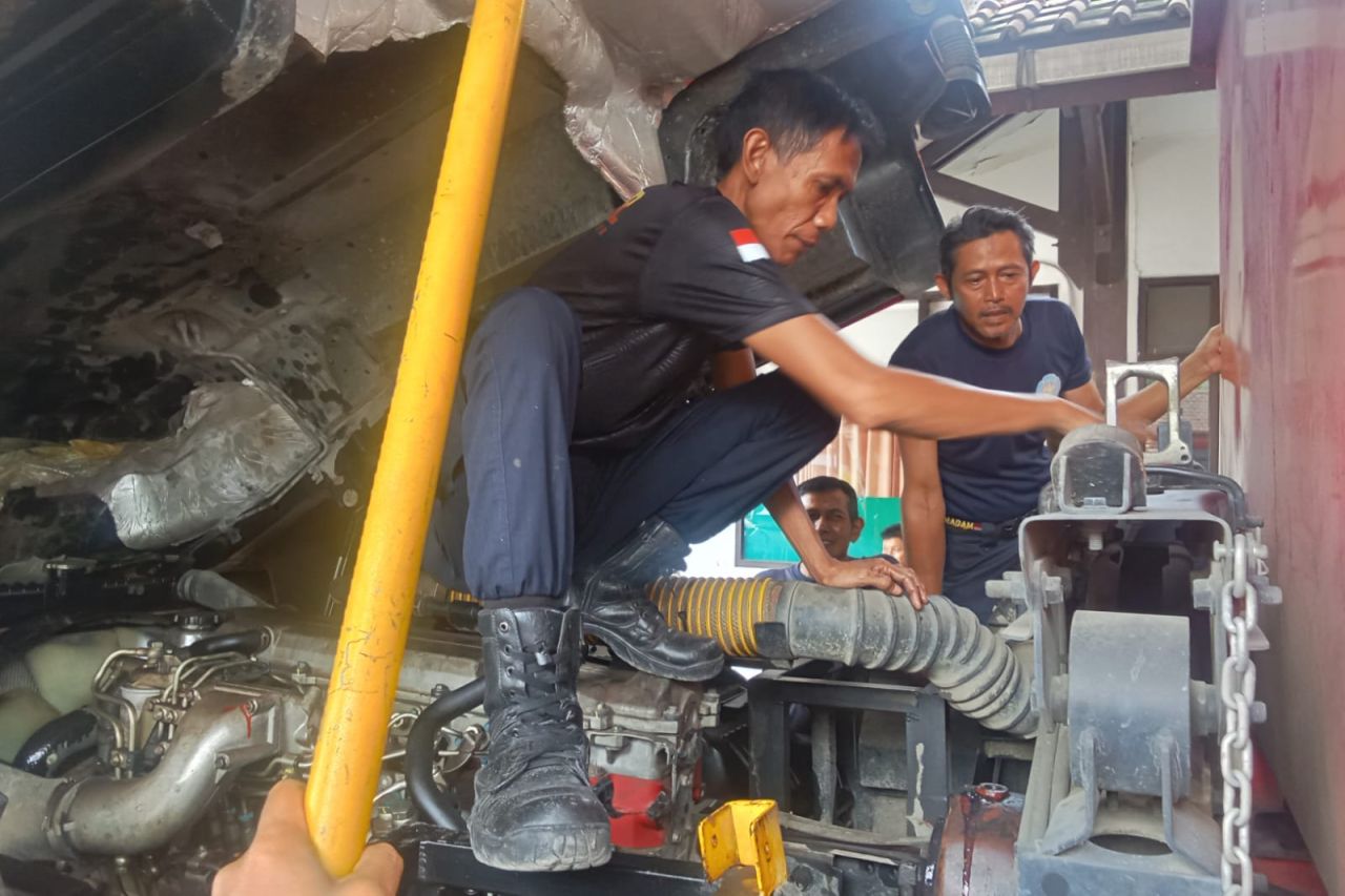 Pastikan Kelancaran Kendaraan Operasinal, Damkar Pemalang Lakukan Perawatan Berkala