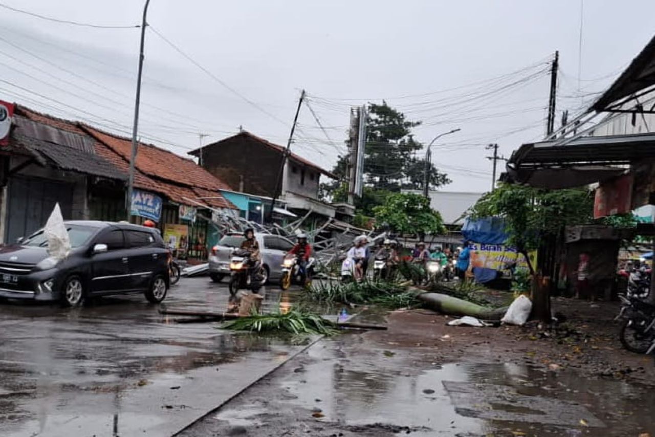 Kerusakan akibat hujan lebat di Pemalang