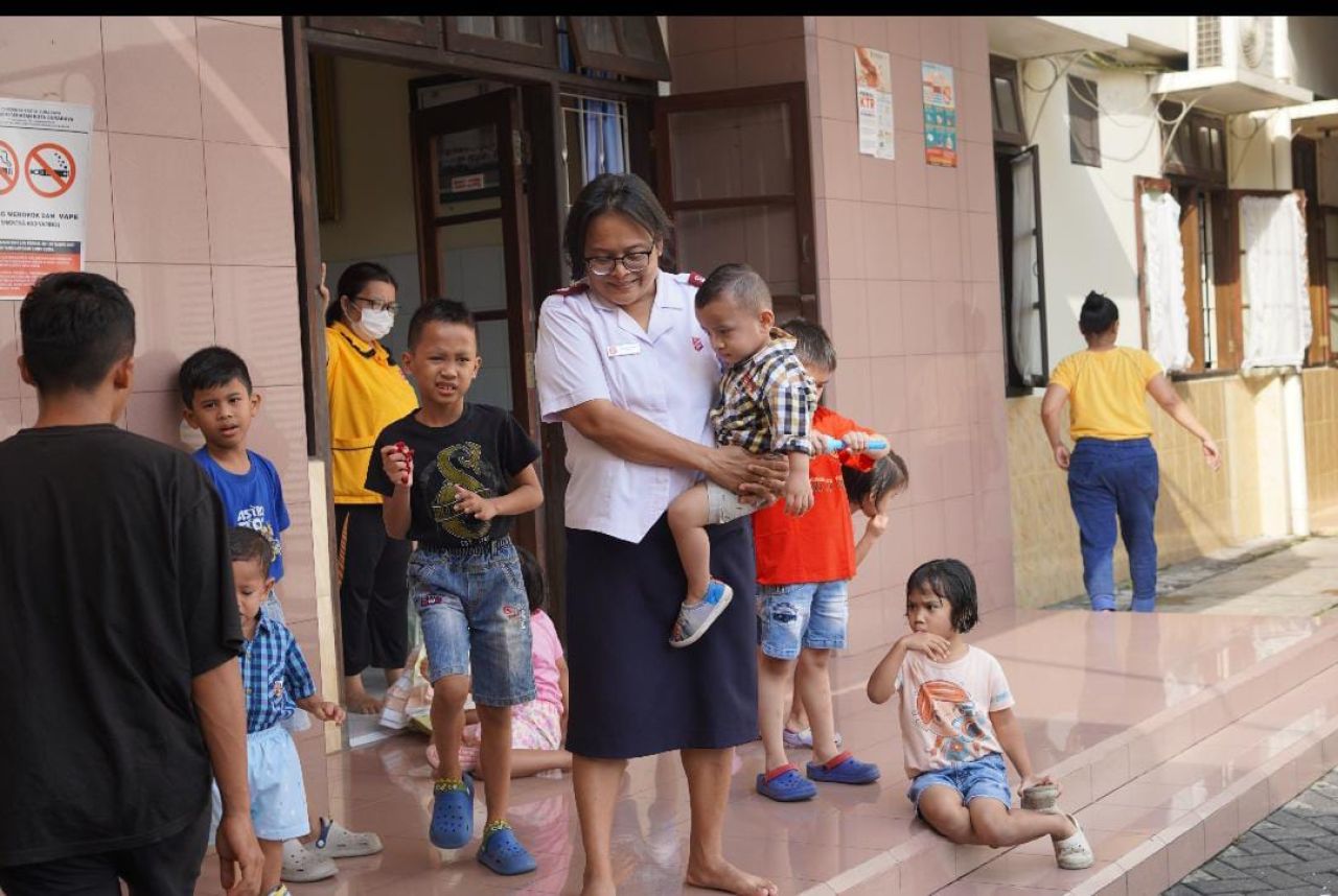 Wyndham bagikan paket ramdan ke panti asuhan