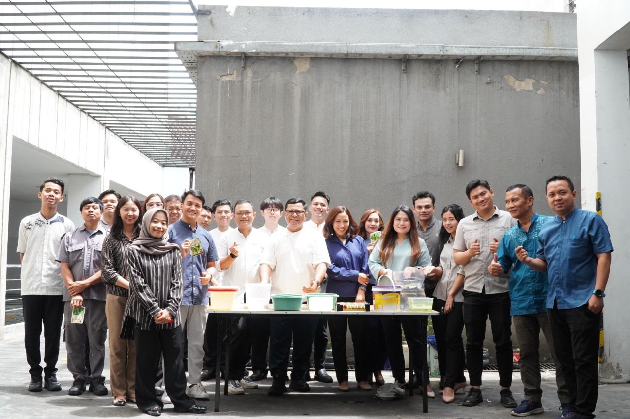 Rayakan 12 Tahun, Crown Prince Hotel Pilih Tanam Hidroponik sebagai Simbol Keberlanjutan