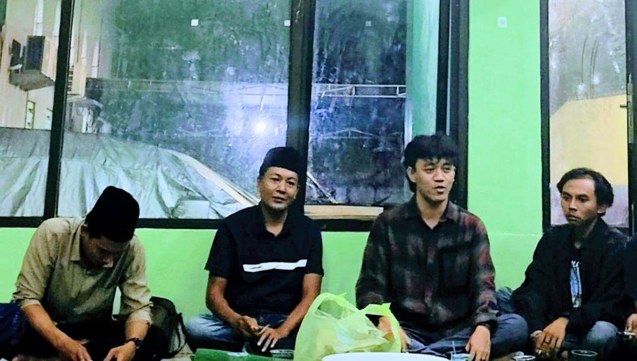 Muhammad Asmui (pakai baju polo hitam) bersama Mabinkom Lukman Hadi (kemeja warna merah).