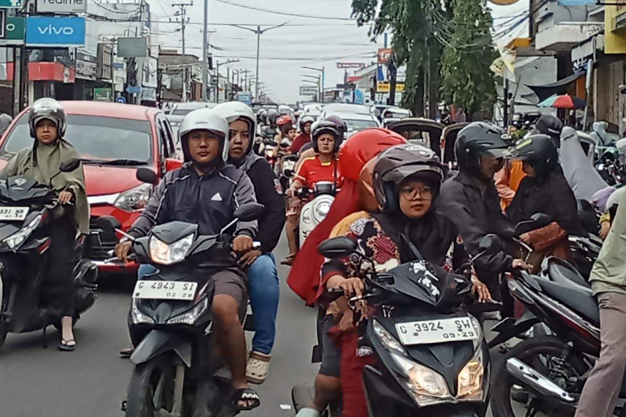 Jelang Lebaran Kawasan Sudirman Pemalang Padat Merayap