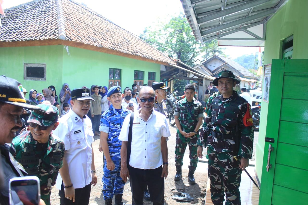 Wabup Dena Muhamad Ramdhan Tutup TMMD Ke-127 di Sindangwangi