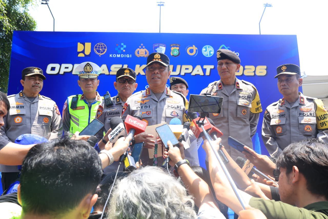 Dedi Prasetyo saat memberikan keterangan mudik kepada wartawan