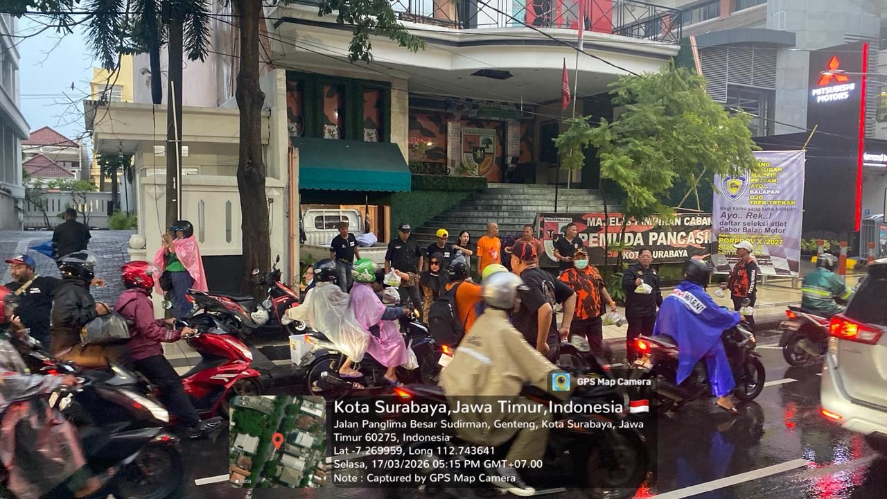 MAKI Jatim bagikan takjil Panglima Sudirman