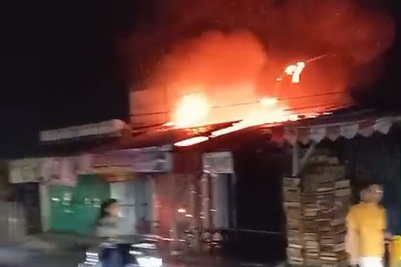 Dua kios terbakar di Pemalang