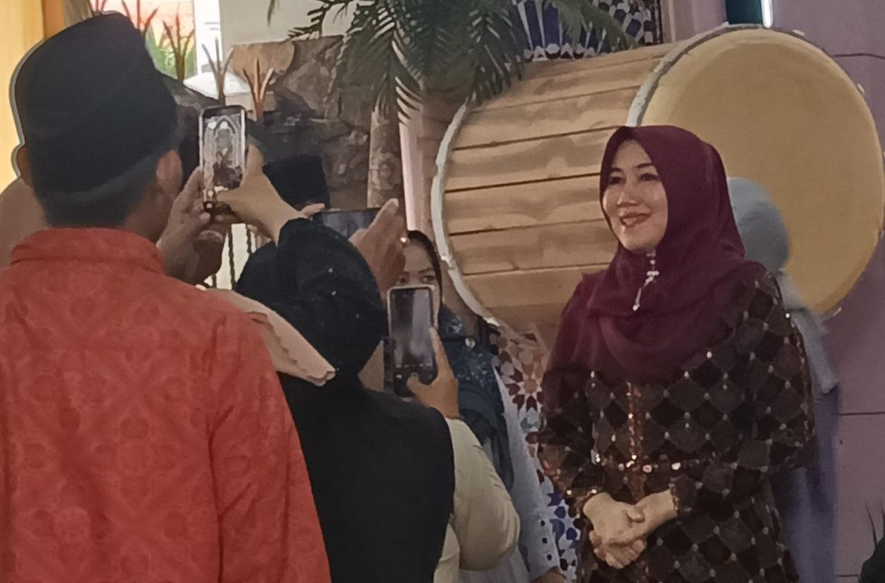 Lia Istifhama di kediaman Khofifah Indar Parawansa