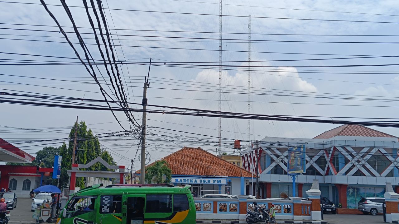 Penataan Kabel Semerawut, Diskominfo Majalengka Luncurkan Program “SAJUTA”