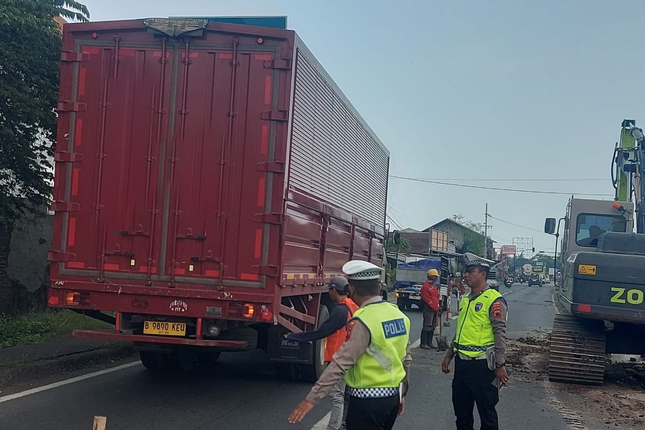 Satlantas Polres Pemalang saat memantau arus lalu lintas