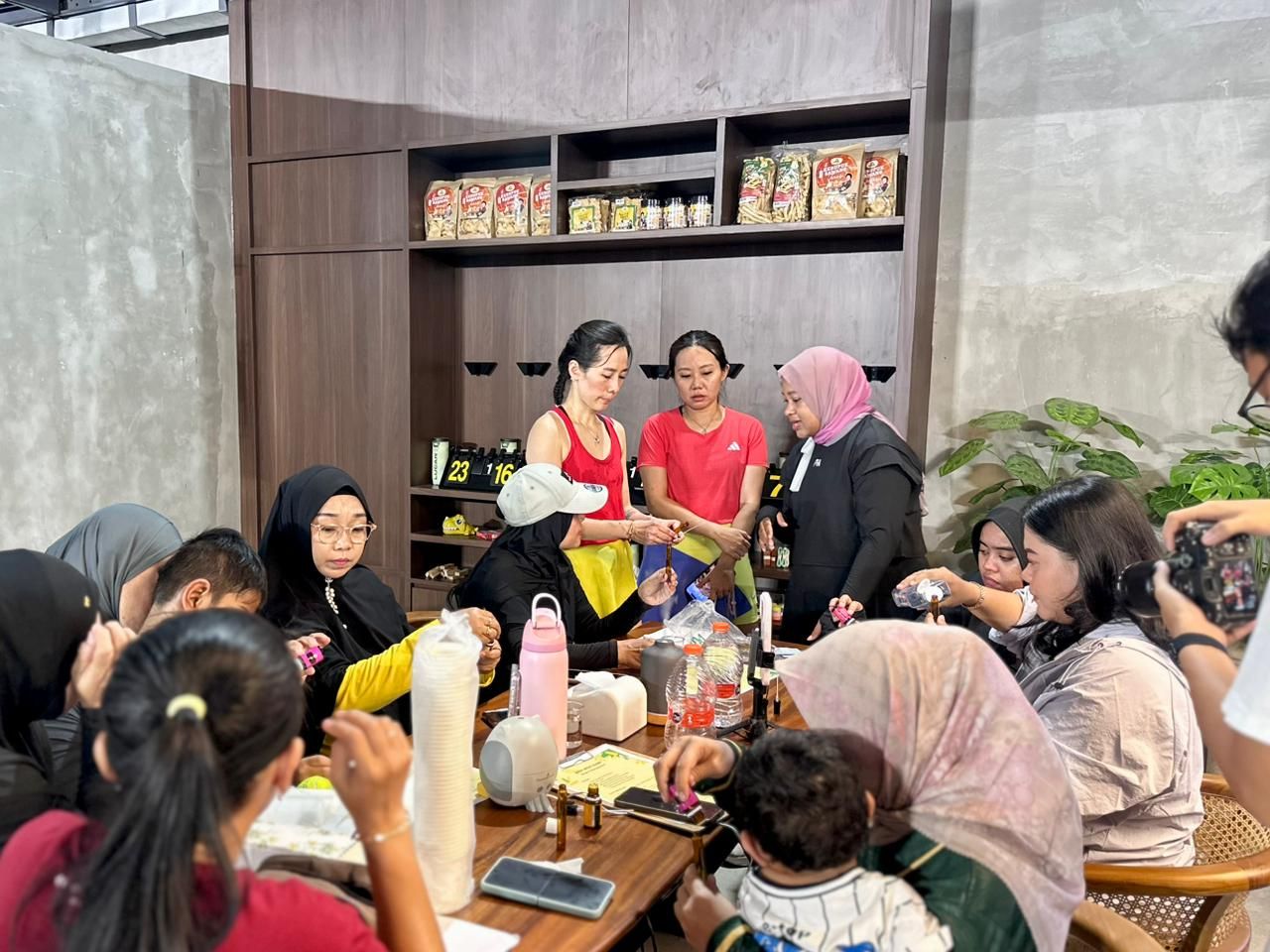 Grand Whiz Hotel Praxis Surabaya rayakan Hari Kartini