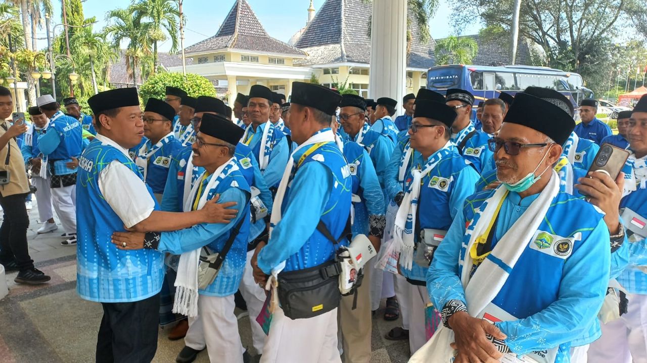 Bupati Majalengka Lepas 437 Jemaah Haji Kloter Pertama, Ingatkan Kekompakan dan Kesehatan
