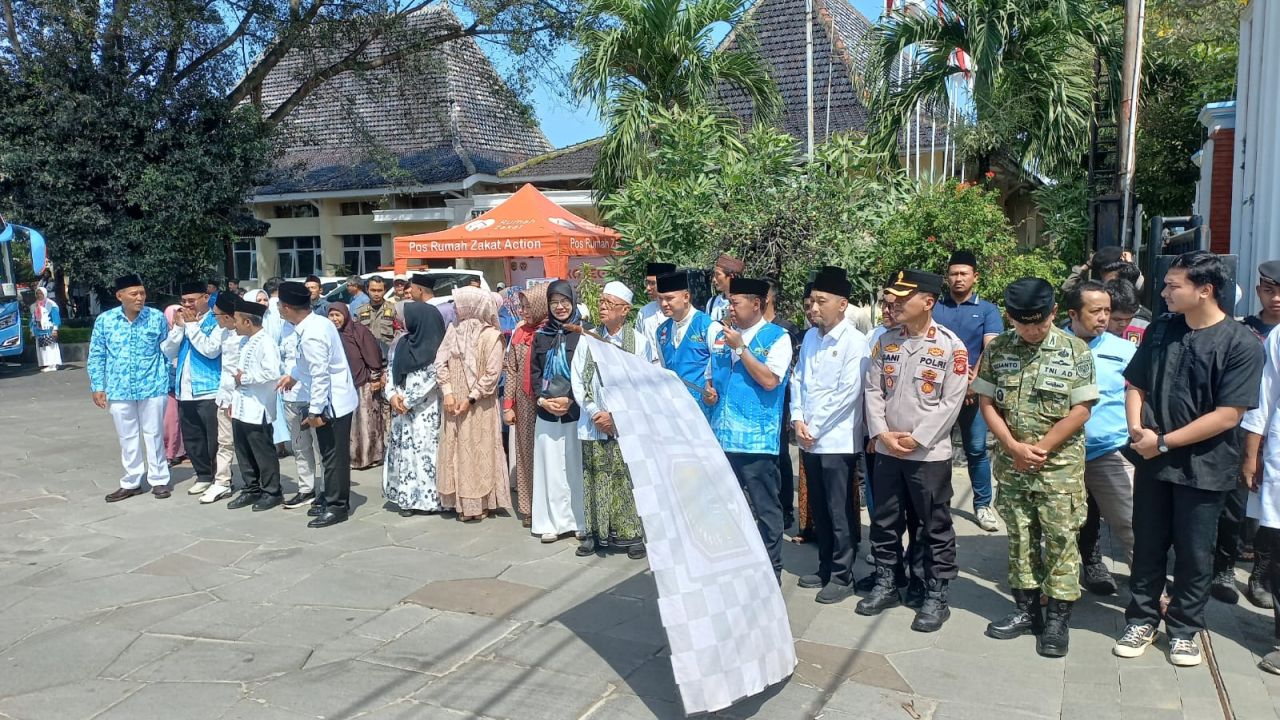 Kloter 6 Majalengka Berangkat: Jemaah Tertua 87 Tahun dan Termuda 17 Tahun