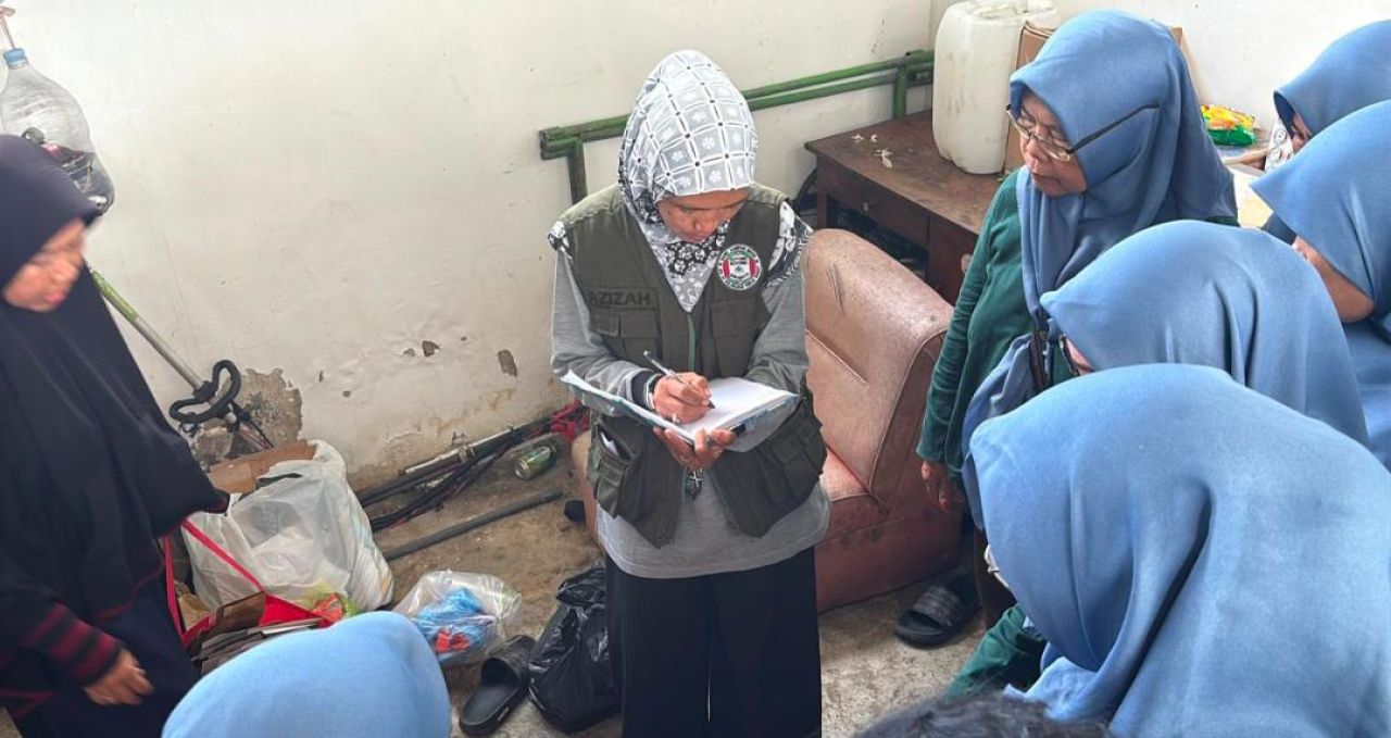 Kolaborasi TPS dan Bank Sampah Perak Barat, Warga Sidotopo Wetan Didorong Naik Kelas Kelola Sampah