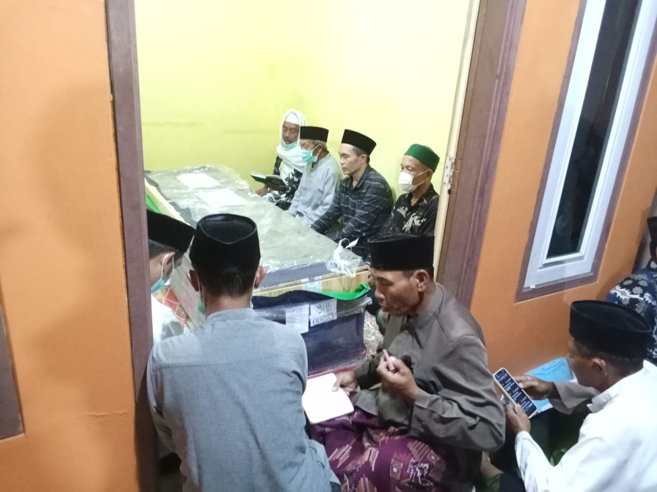 Jenazah DAA saat disemayamkan di rumah keluarga