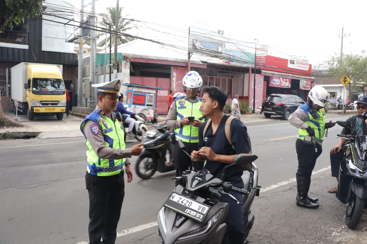 Operasi penindakan pelanggaran Satlantas Poda Jatim