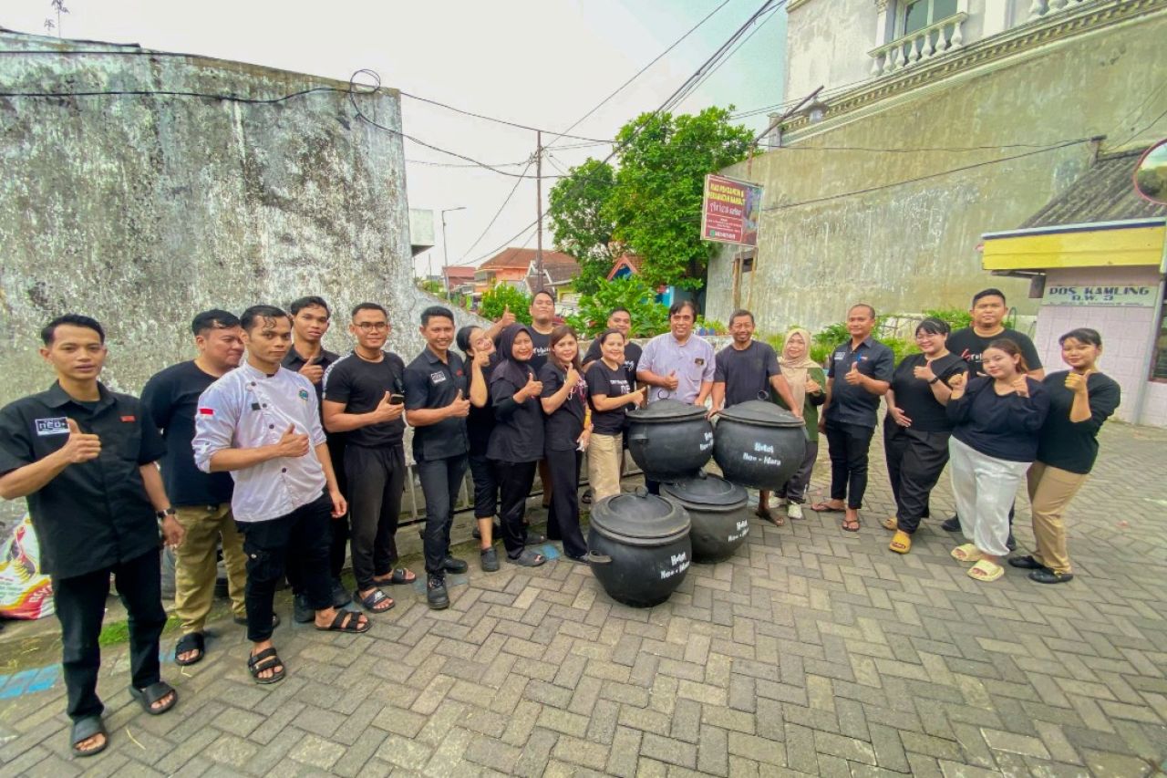 Peringati Hari Bumi, Hotel Neo+ Waru Sidoarjo Lakukan Aksi Bersih - Bersih Sampah
