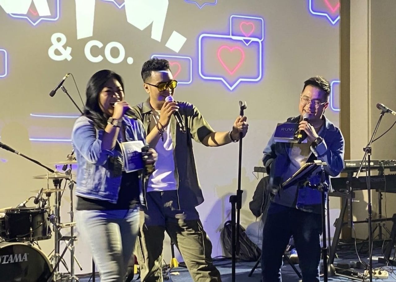 Grand Whiz Hotel Praxis Surabaya Semarakan Perayaan Anniversary Pertama Dukung Musisi Lokal