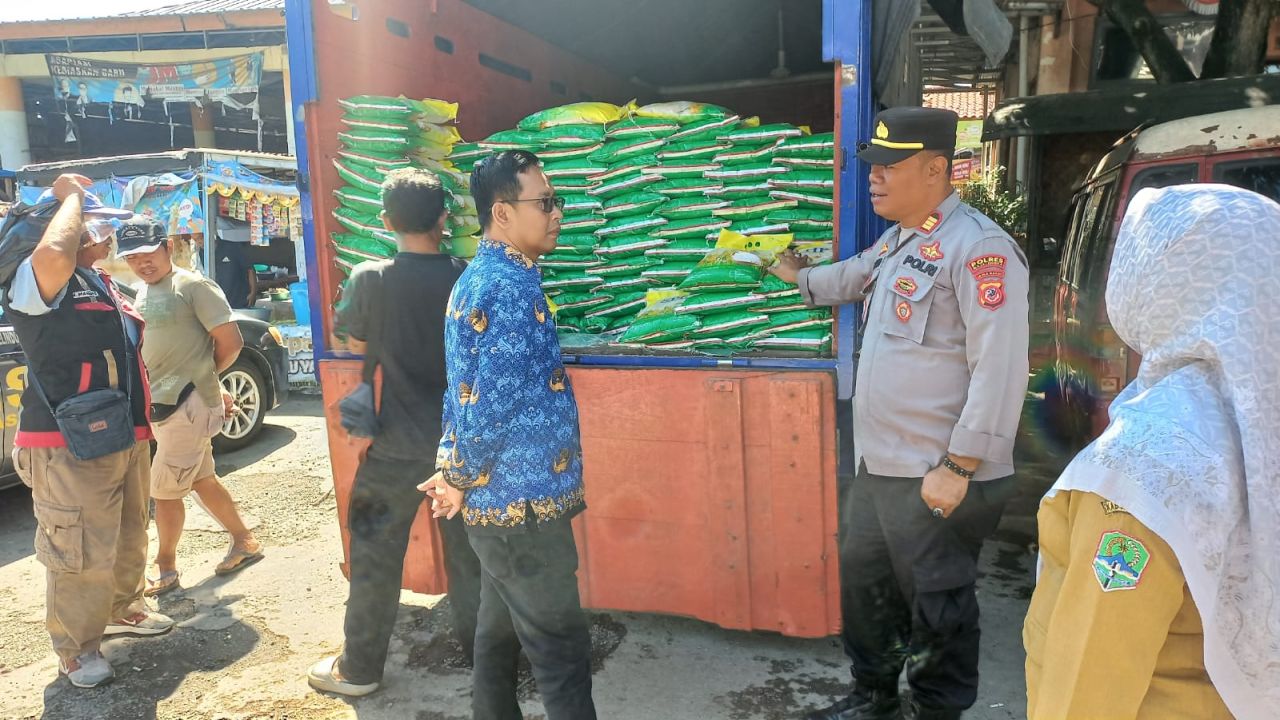 Jaga Stabilitas Pangan Disperdagin Majalengka Gelar Operasi Pasar Beras Murah