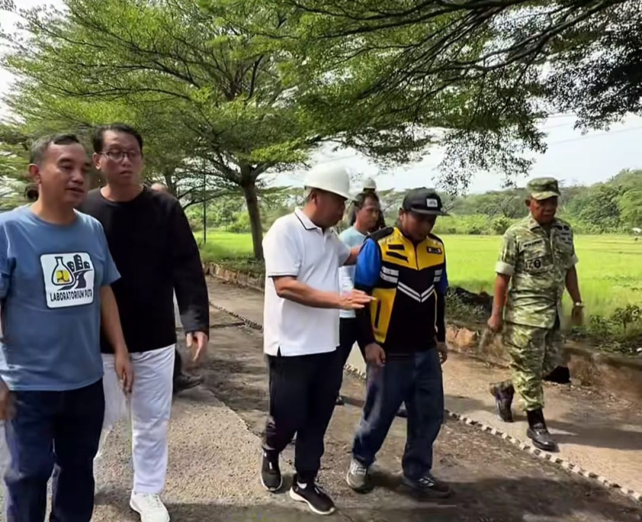 Bupati Eman Perkiat Infrastruktur, Jalan Cigasong–Jatiwangi Mulai Diperbaiki