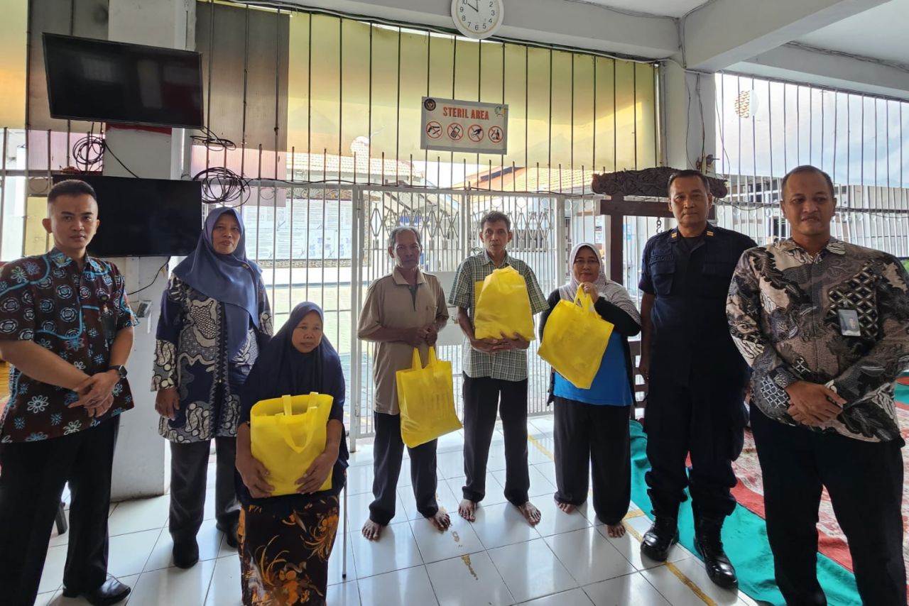 Lapas Kendal Salurkan Baksos untuk Keluarga Warga Binaan dan Masyarakat Sekitar