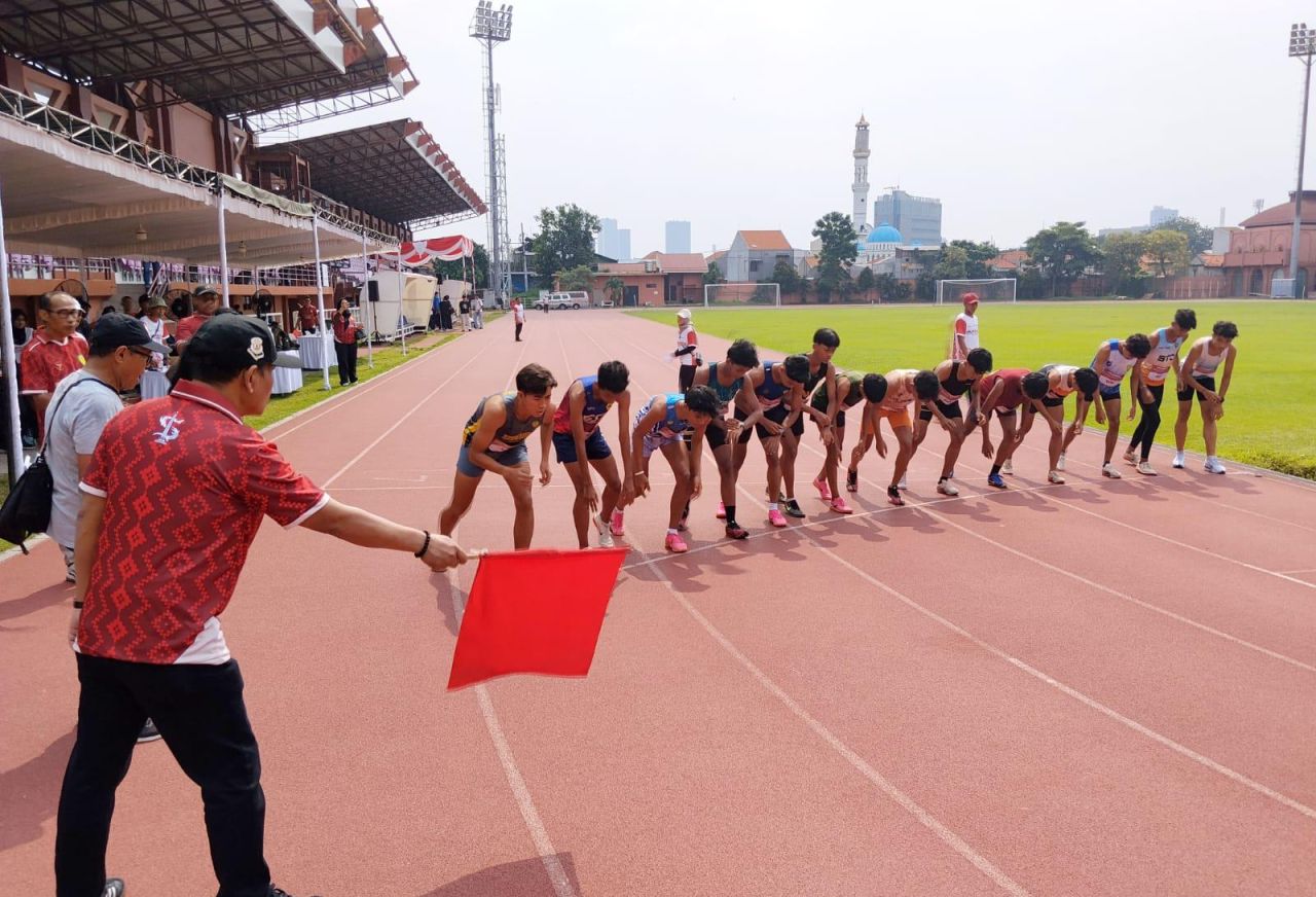 Syaifuddin Zuhri membuka Kejuaraan Atletik Piala Wali Kota Surabaya.
