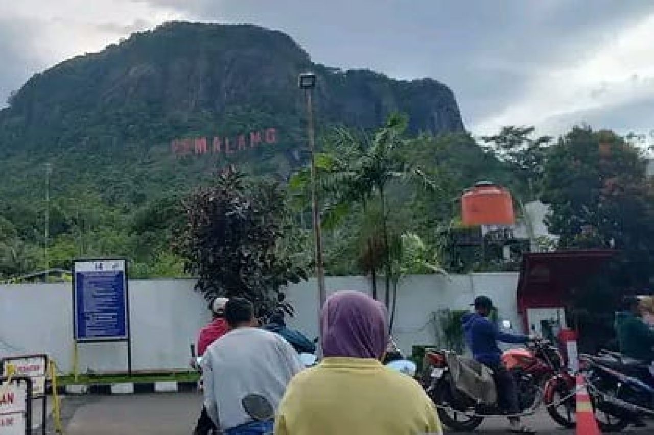 Isi BBM Sambil Nikmati View Gunung di Pemalang, Bikin Betah Pembeli Saat Mengantre