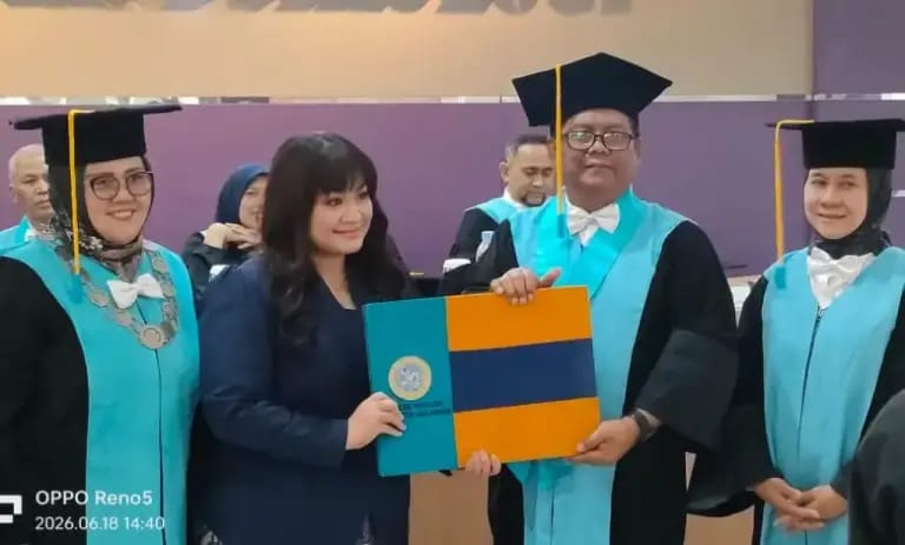 Anggota DPRD Surabaya Herlina Harsono Nyoto Resmi Sandang Gelar Doktor Psikologi ‎