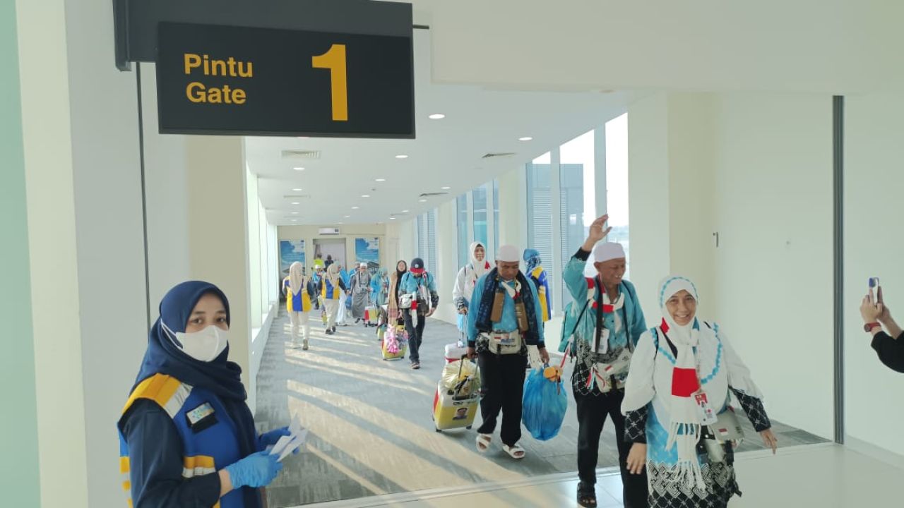 435 Jemaah Haji Kloter 24 KJT Bandung Tiba di BIJB Kertajati, Pemulangan Langsung ke Daerah