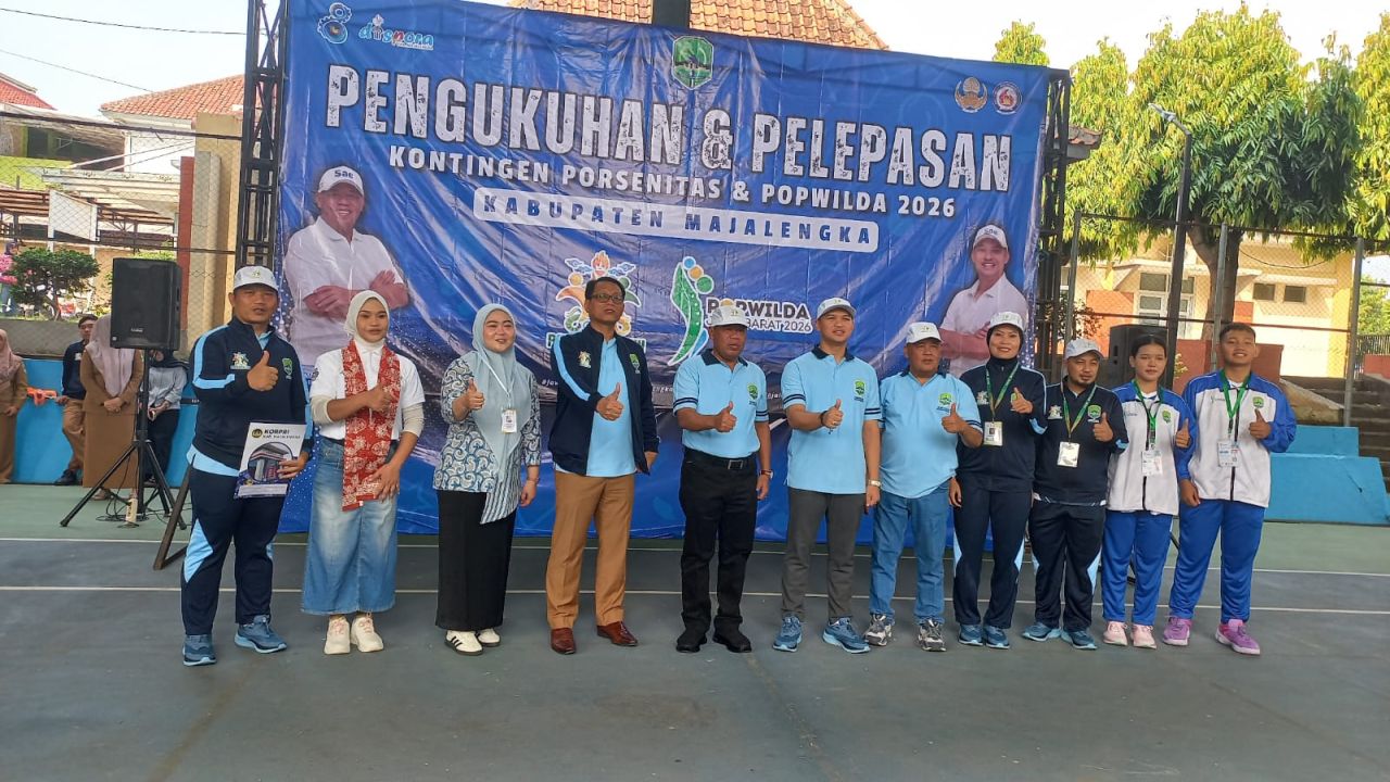 Lepas Kontingen Porsenitas dan Polwilda, Bupati Eman Tegaskan Prestasi Tetap Utama