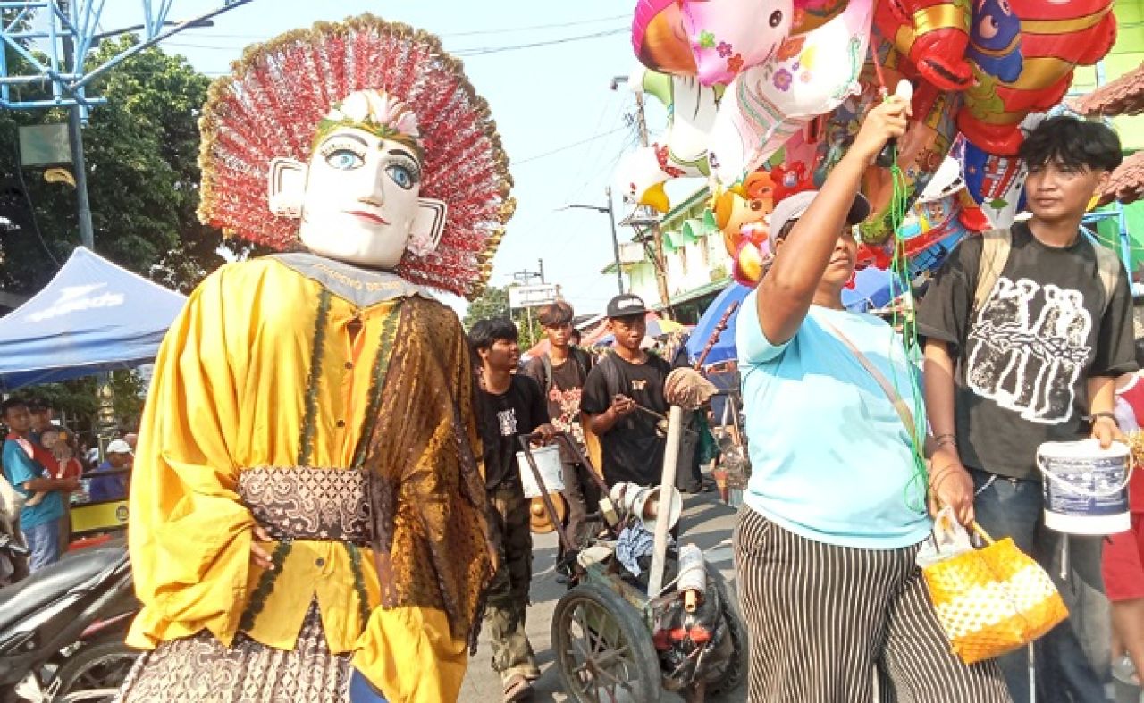 pementasan ondel-ondel di Pemalang