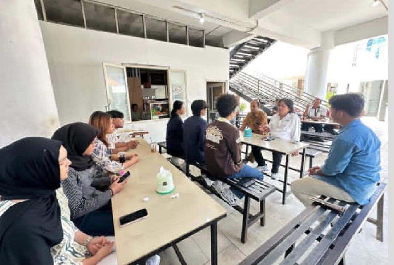 Budi Leksono saat diskusi bersama mahasiswa