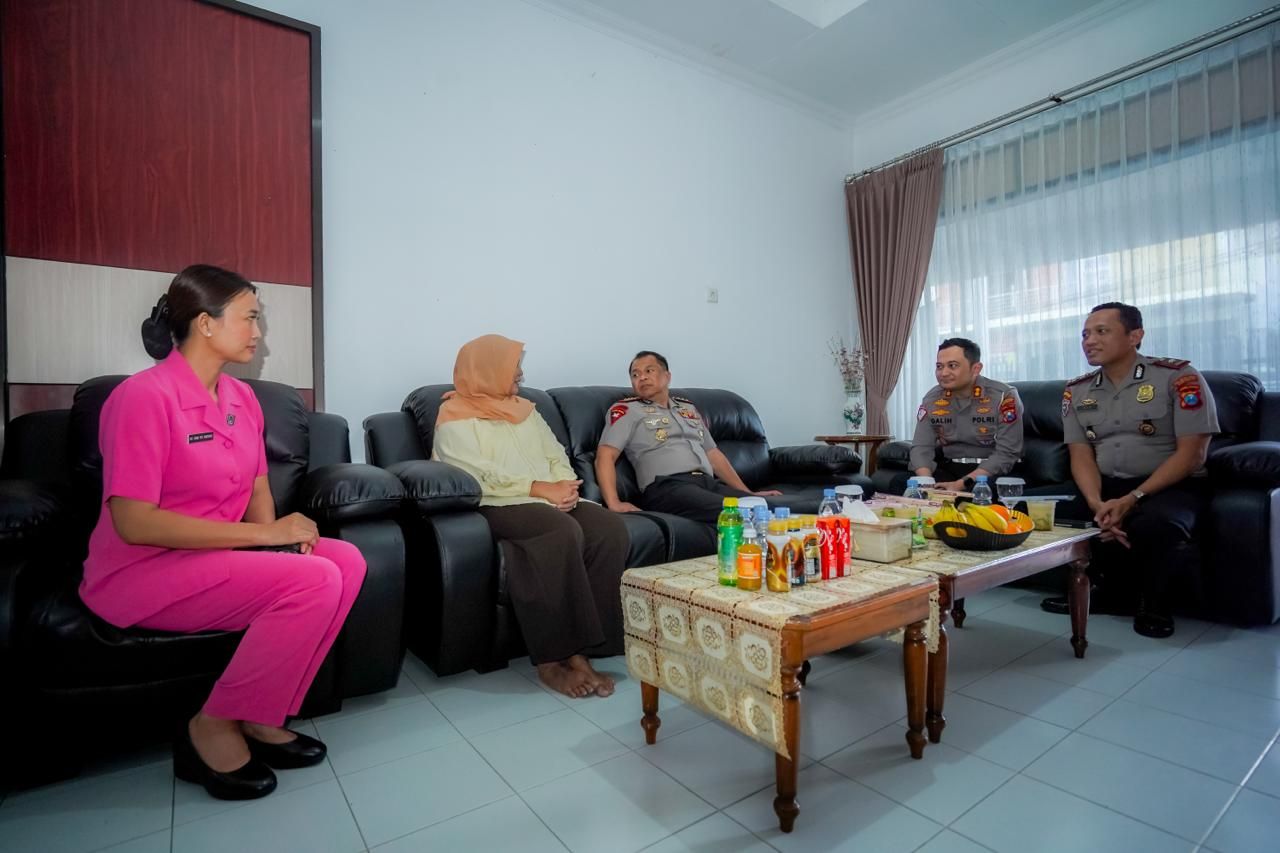 Polrestabes Surabaya Gelar Anjangsana Kepada Purnawirawan Hingga Anggota Sakit