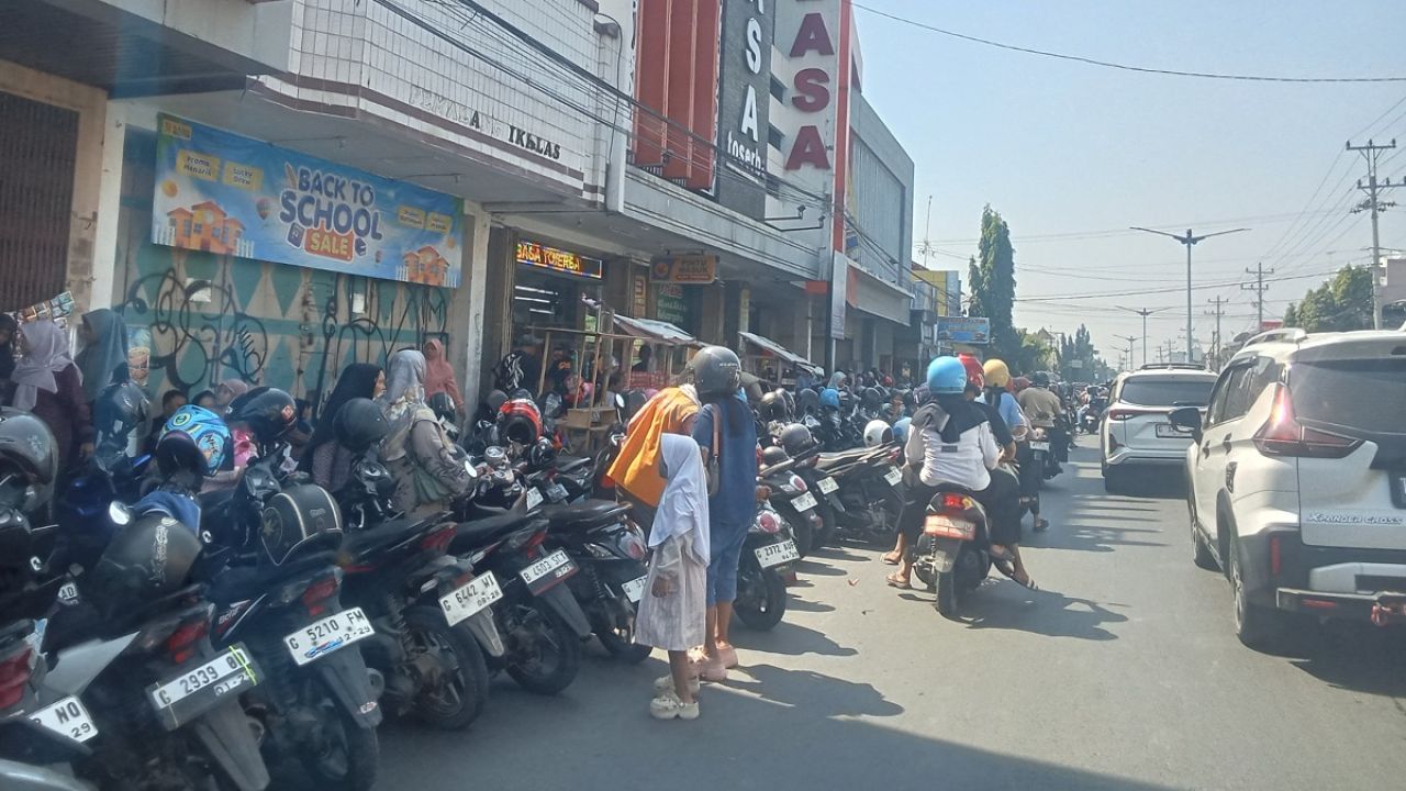 Suasana di Jalan Jenderal Sudirman, Pemalang