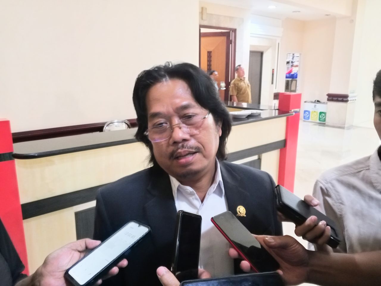 ‎Budi Leksono Soroti Lambatnya Penertiban Kabel Optik Semrawut di Surabaya