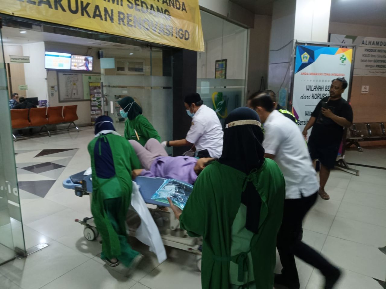 Aksi Cepat Satlantas Polres Gresik Selamatkan Ibu Hendak Melahirkan, Bayi Lahir Selamat di RSUD Ibnu Sina