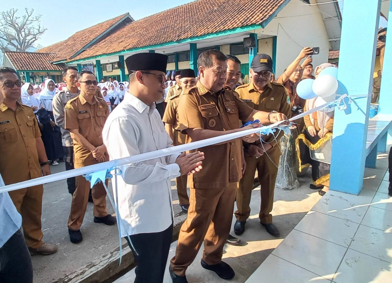 Resmikan Gedung Baru SMPN 1 Leuwimunding, Bupati Eman Membangun Lebih Mudah, Merawat Lebih Sulit