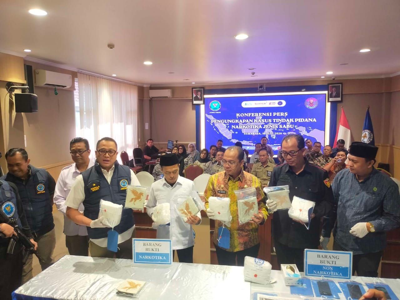 BNNP Jawa Timur Gagalkan Peredaran 5,44 Kilogram Sabu, Dua Kurir Dibekuk di Bangkalan