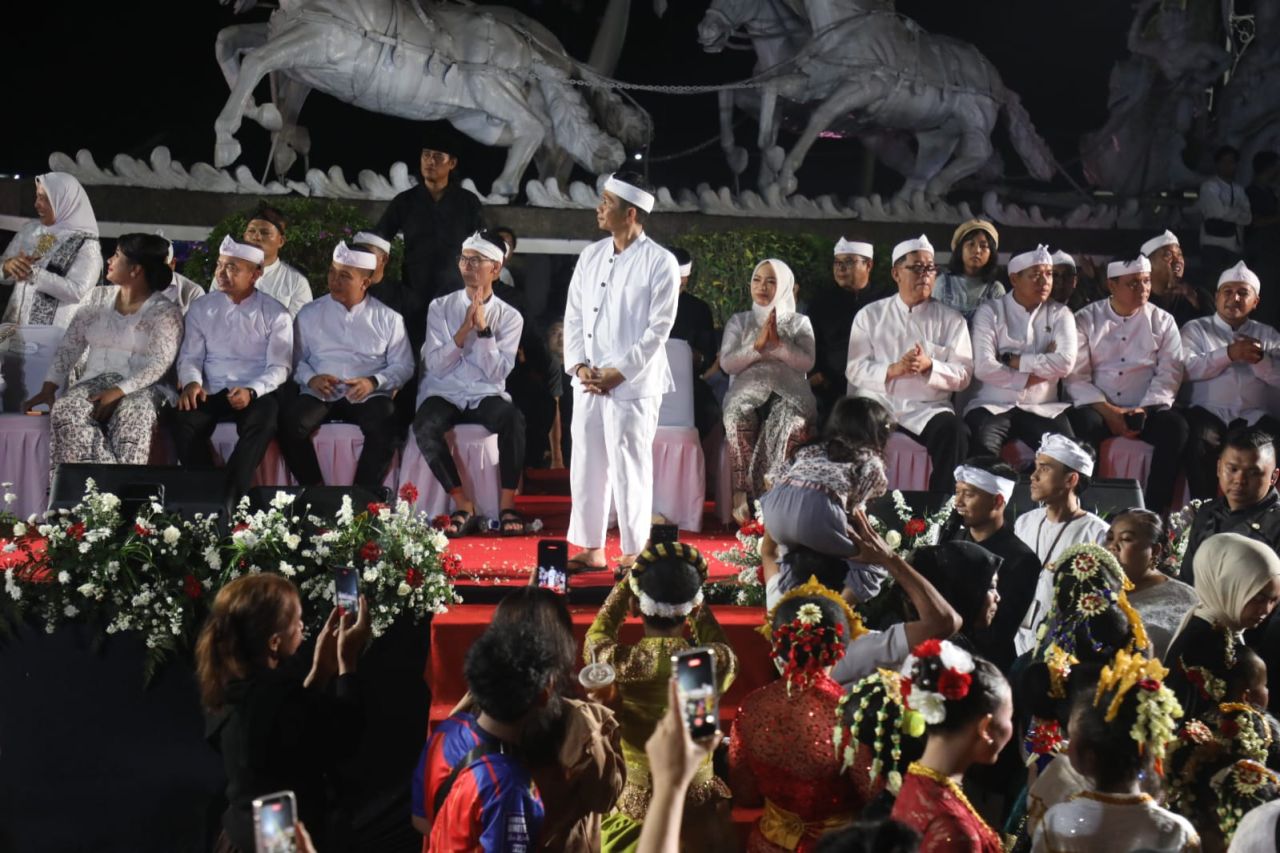 Festival Budaya Hari Jadi Purwakarta, Ribuan Warga Sambut Meriah Arak-arakan Budaya