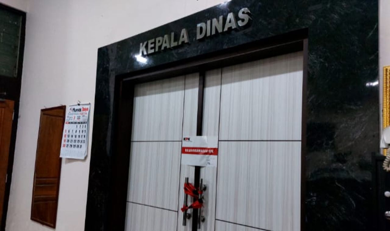 KPK segel ruang kepala DPUPR