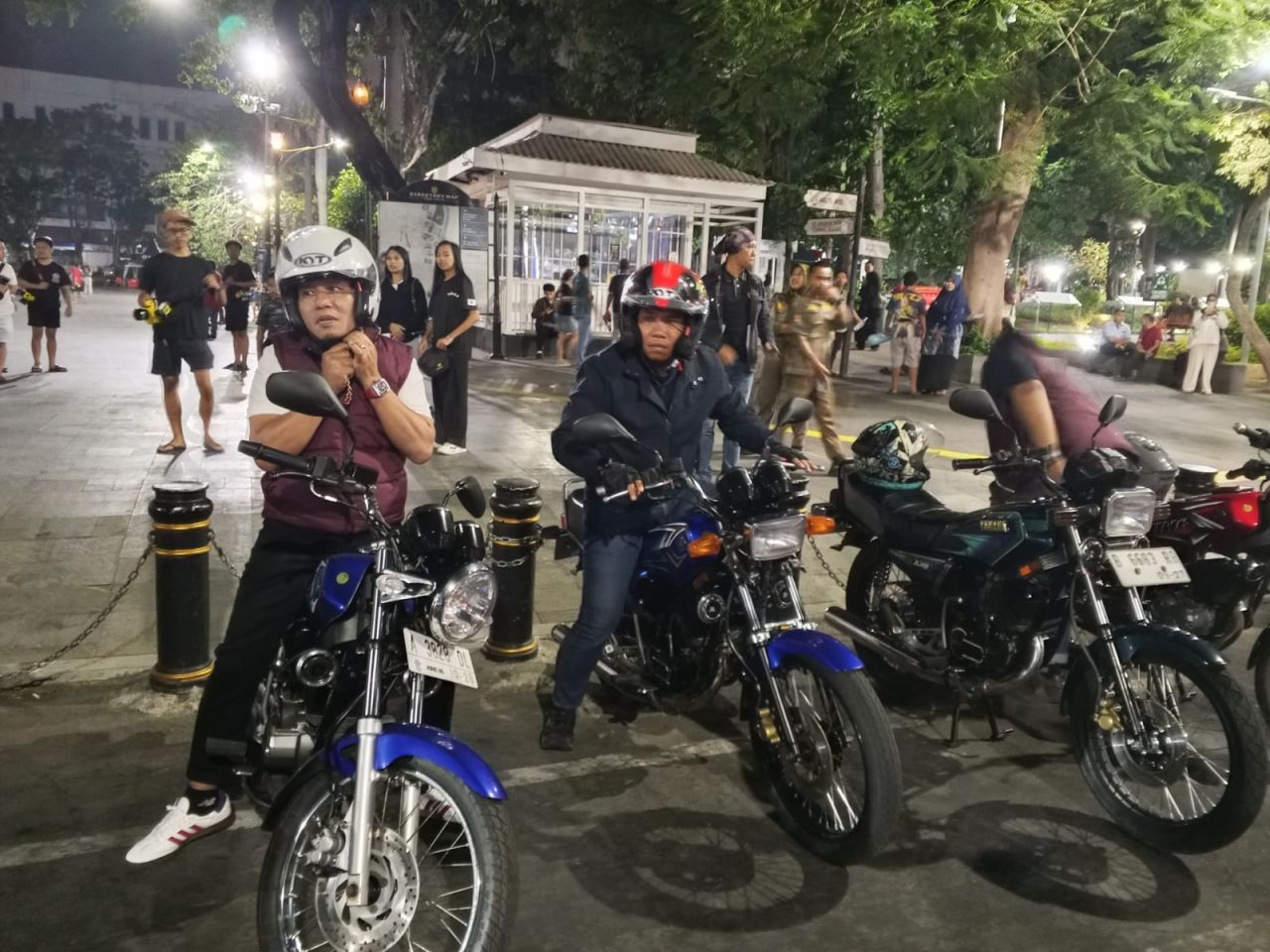Ketua DPRD Surabaya Syaifuddin Zuhri naiki RX King di Kawasan Kota Lama