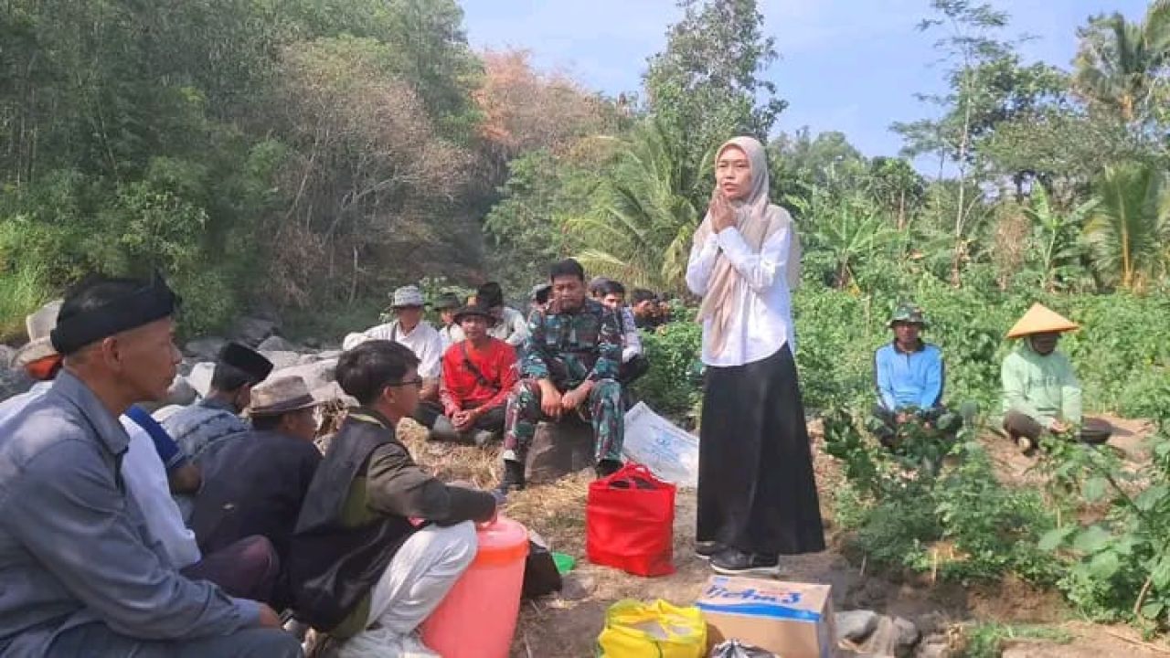Koramil Sukahaji Dukung Konektivitas Desa Garawastu-Pasir Ayu