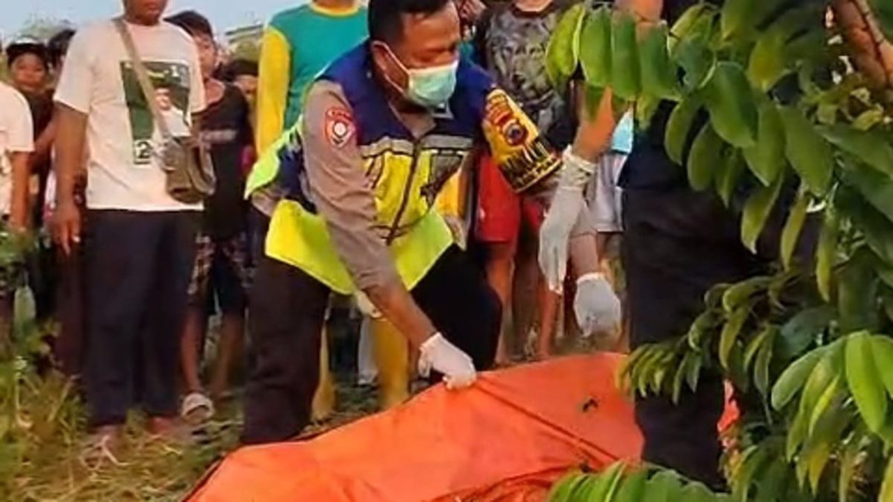 Evakuasi jenazah pria di Pemalang