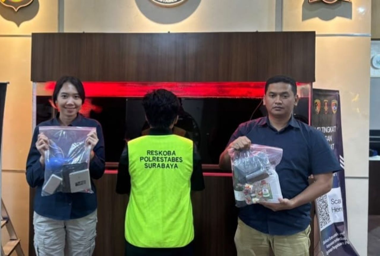 Polrestabes Surabaya amankan kurir tembakau sintetis