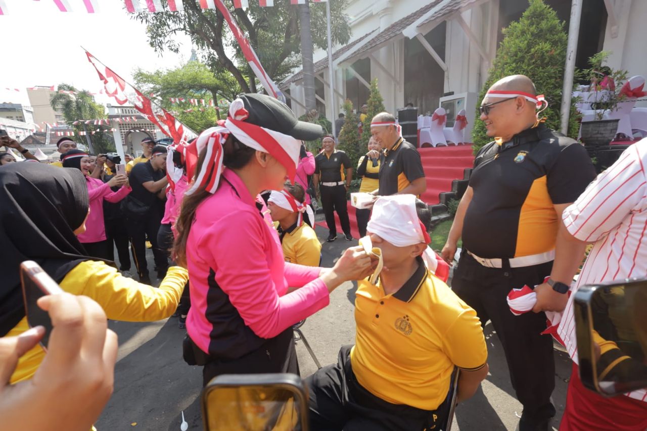 HUT ke-81 RI, Polrestabes Surabaya Ajak Warga Semarakkan Kemerdekaan dengan Lomba Tradisional