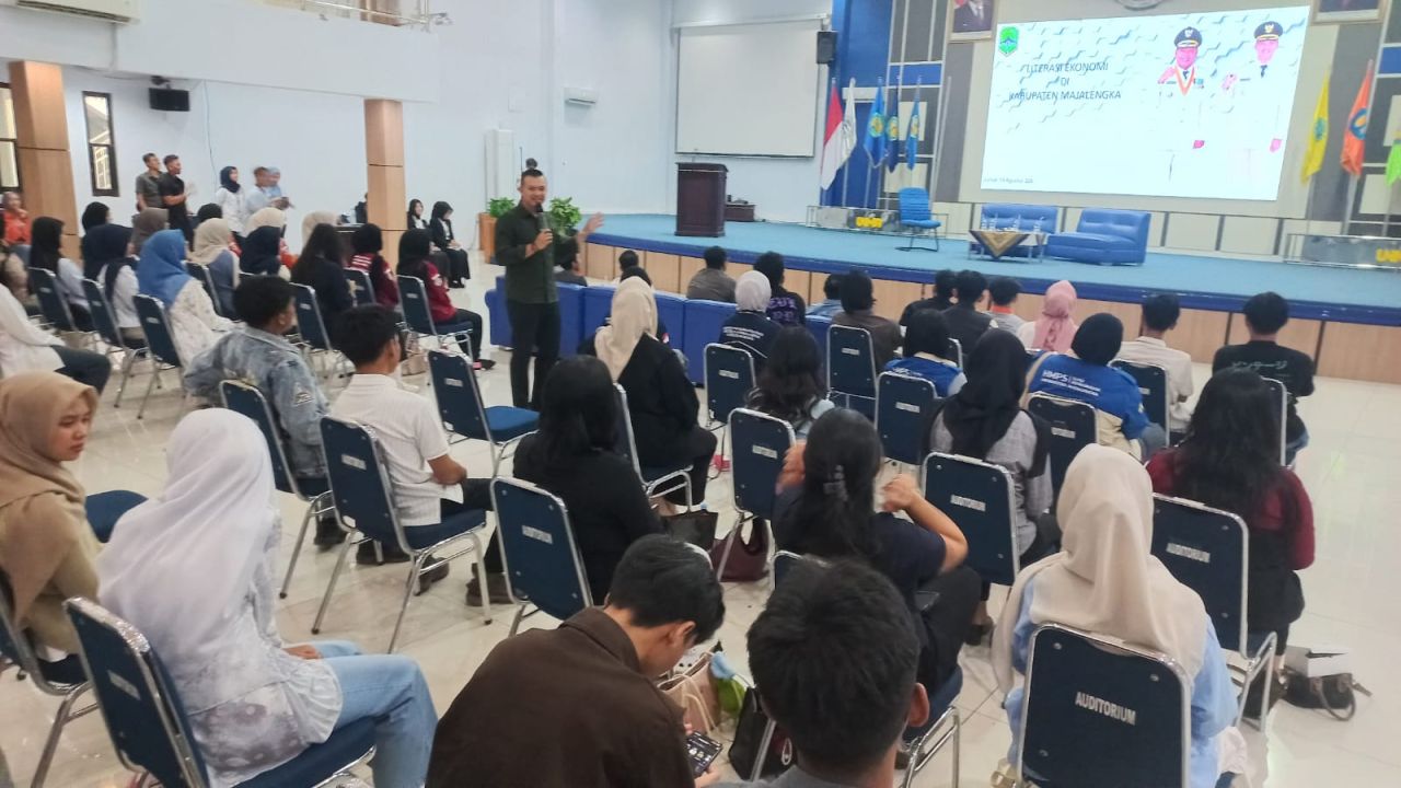 Diskusi publik di UNMA