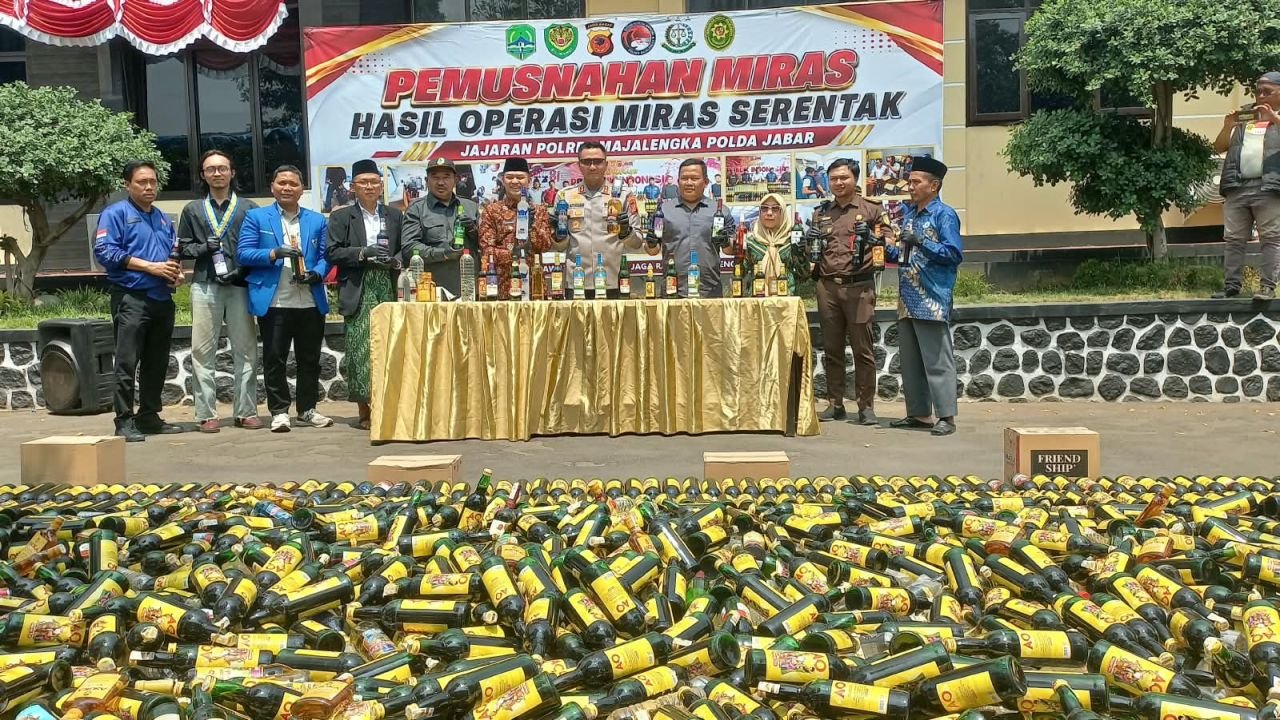 Pemusnahan 5.195 botol minuman keras