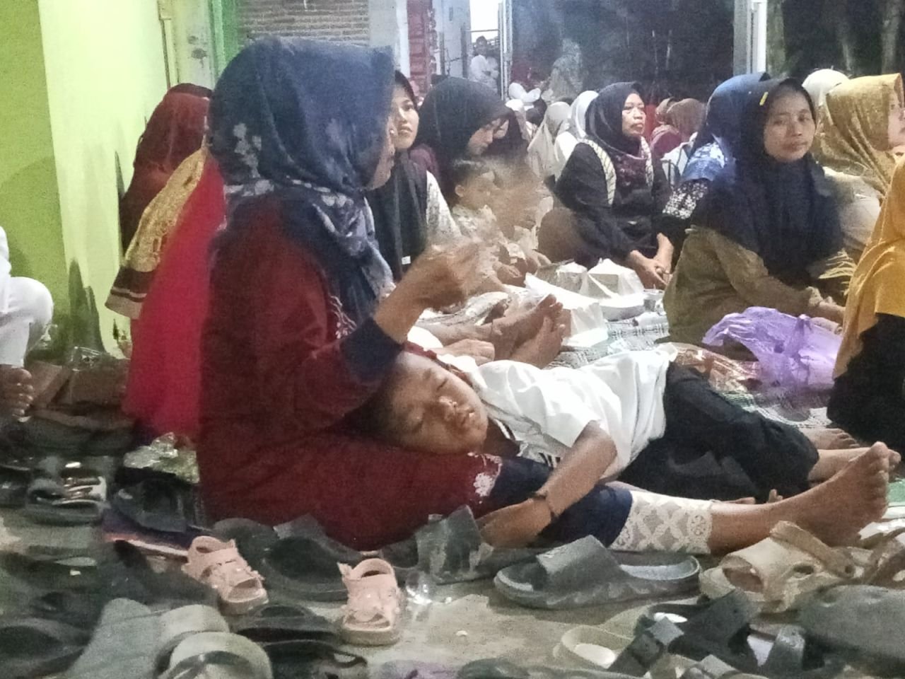 Kisah Bocil yang Menemukan Surga Kecil di Pangkuan Ibunya Tengah Perayaan Maulid Nabi