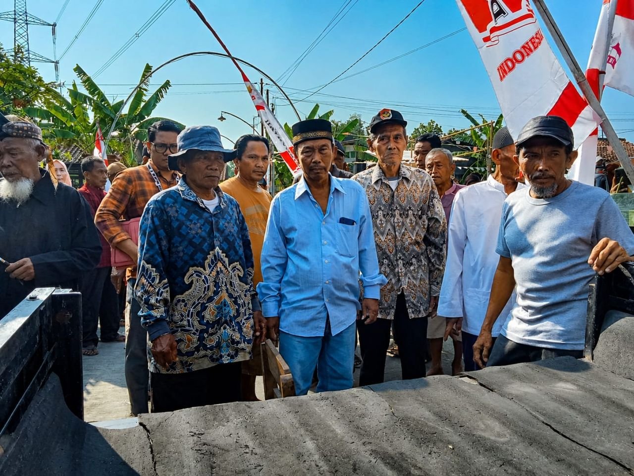 Ringan Tangan Atasi Keluhan Lingkungan, Waindun Terima Desakan Warga Maju Pilkades Sungapan